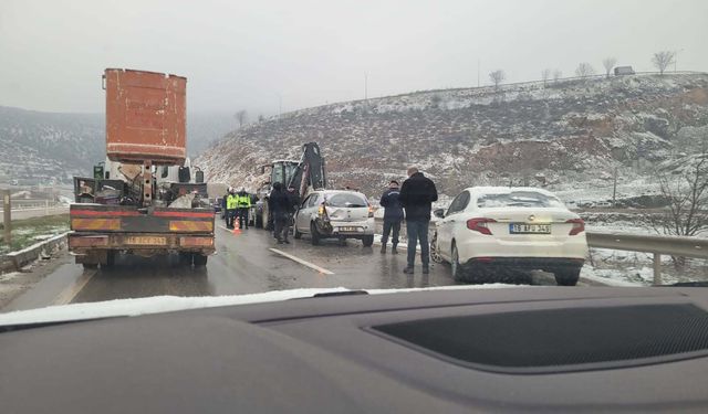 İnegöl'de yollar buz pistine döndü!