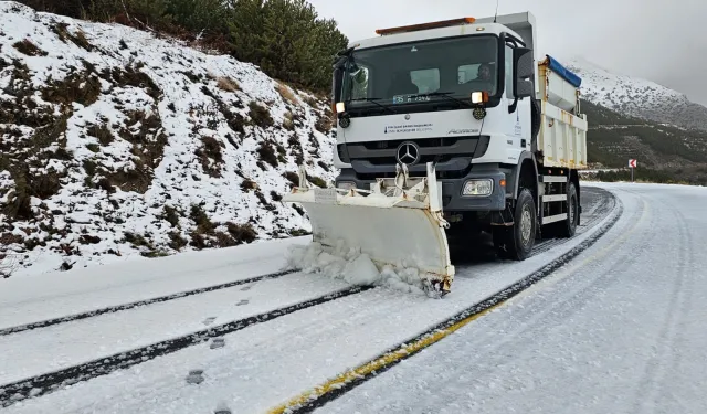 İzmir'in 6 ilçesinde karla mücadele