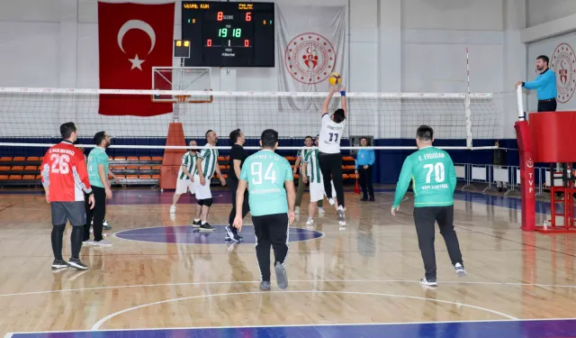 Karatay'da birimler arası voleybol turnuvası başladı