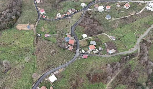 Sakarya'da mahallesi sakinlerinden asfalt teşekkürü