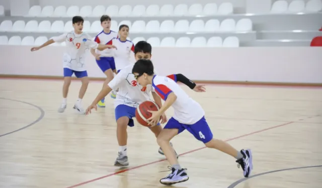 İnegöl'de Spor Festivali basketbol müsabakalarıyla start aldı