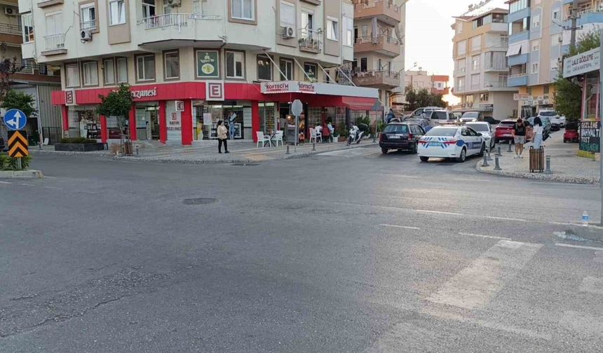 Antalya’da motosiklet ile elektrikli bisiklet çarpıştı: 2 yaralı