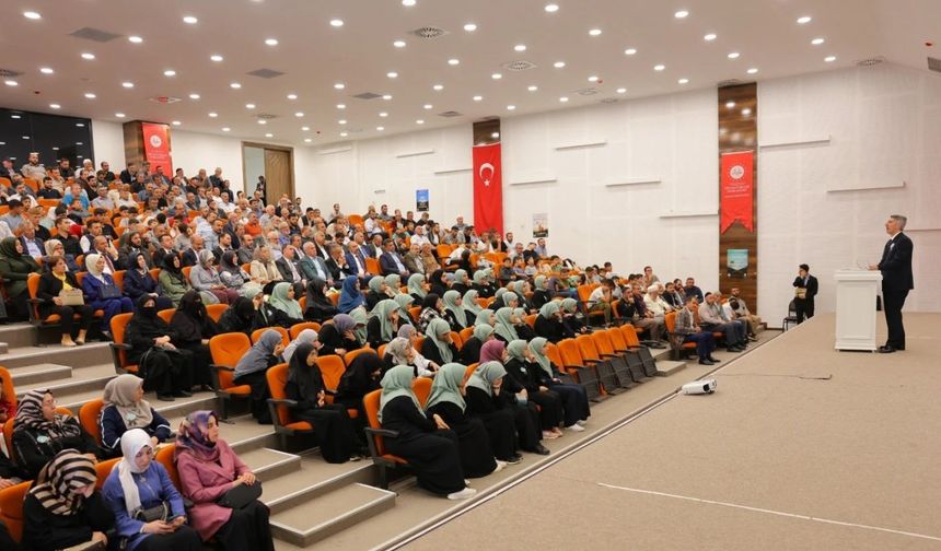 Bayburt’ta Mevlid-i Nebi ile Camiler ve Din Görevlileri Haftası dolayısıyla konferans düzenlendi