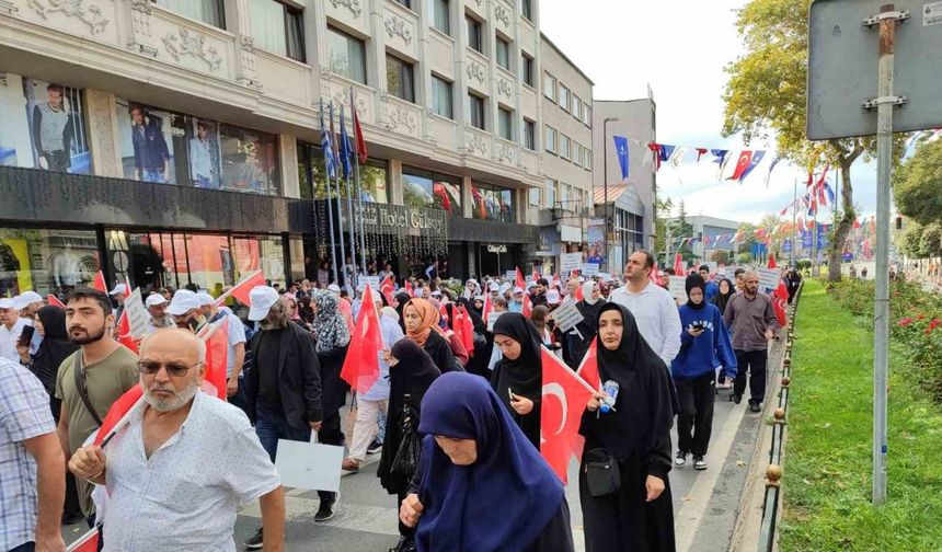 LGBT’ye karşıtı yüzlerce vatandaş Fatih’te bir araya geldi