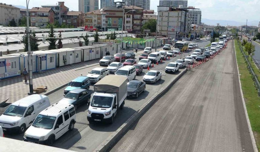 Malatya’da yol çalışmaları nedeniyle oluşan trafiğe tepki