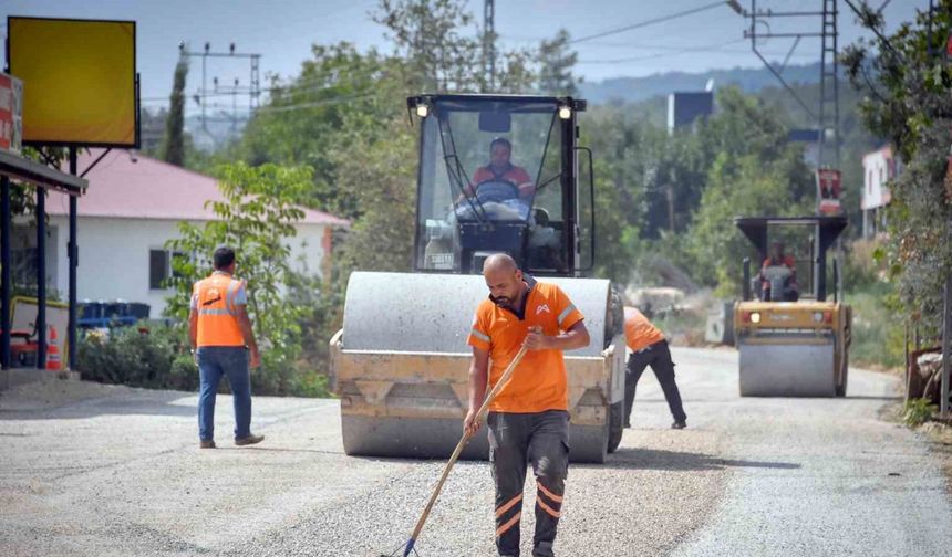 Mersin’de kısal bölgelerde yol yapım çalışmaları sürüyor