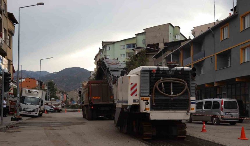 Oltu’da yollar yeniden asfaltlanıyor