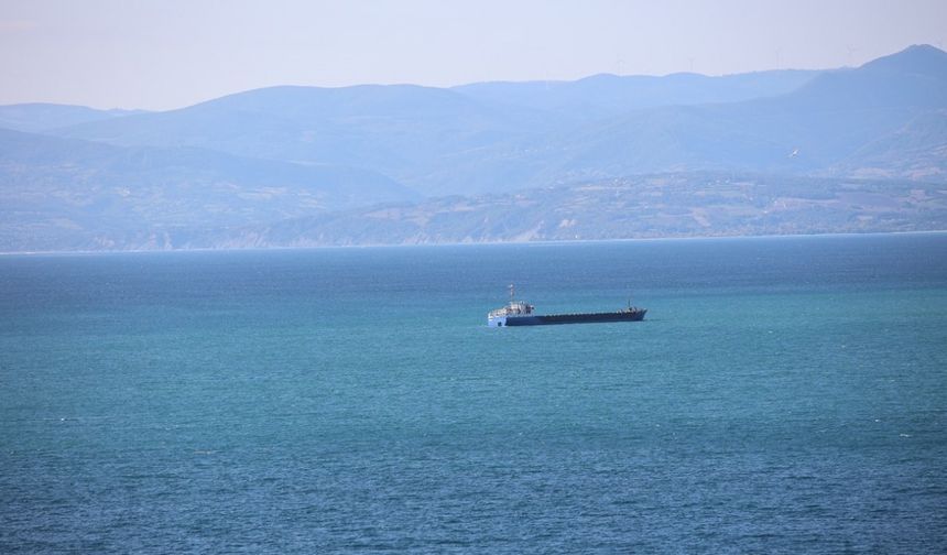 Sinop açıklarında batma tehlikesi geçiren kuru yük gemisi kurtarıldı