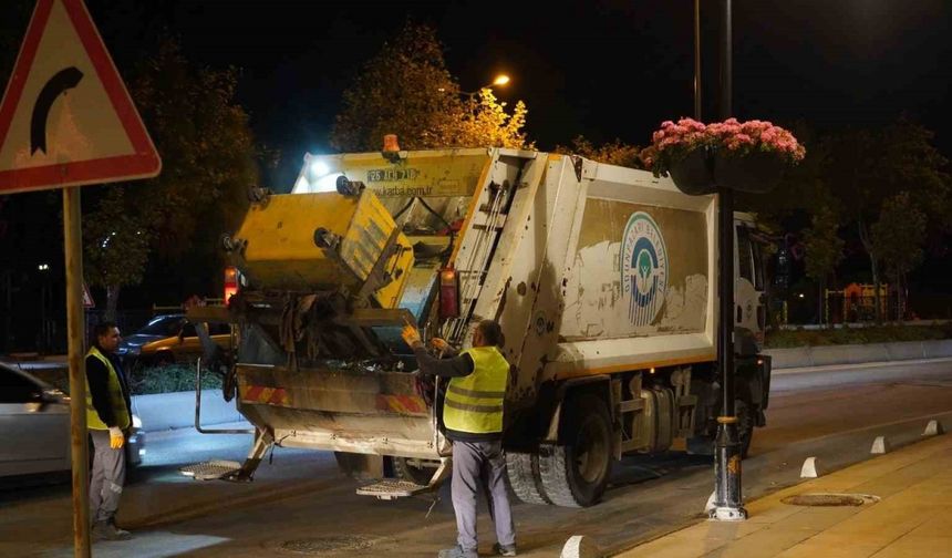 Toplanmayan çöpler için Bilecik Belediyesi çalışanları sahaya indi