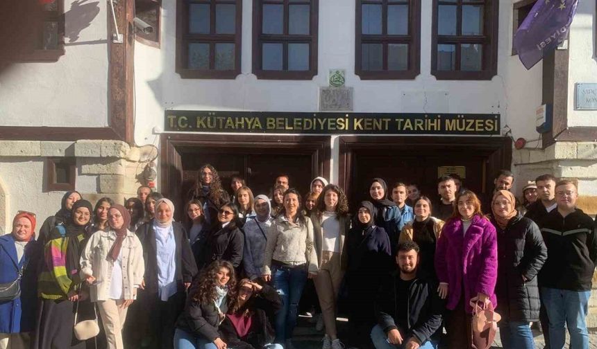 DPÜ Sosyoloji Topluluğu öğrencileri, şehrin tarihi ve turistik yerleri gezdi