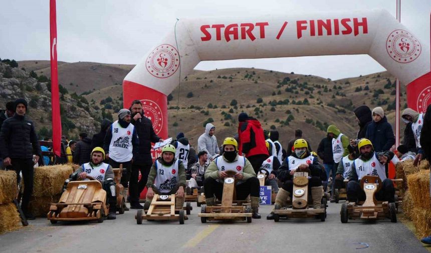 Erzincan’da Formulaz tahta araba yarışları düzenlendi