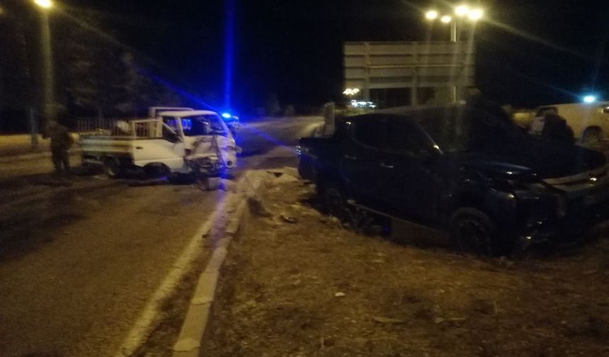 Isparta’da kamyonet ile hafif ticari araç çarpıştı: 1 yaralı