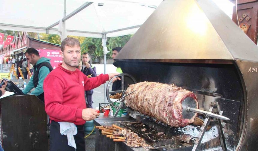 Batman’da gastronomi festivalinde Erzurum çağ kebabına yoğun ilgi