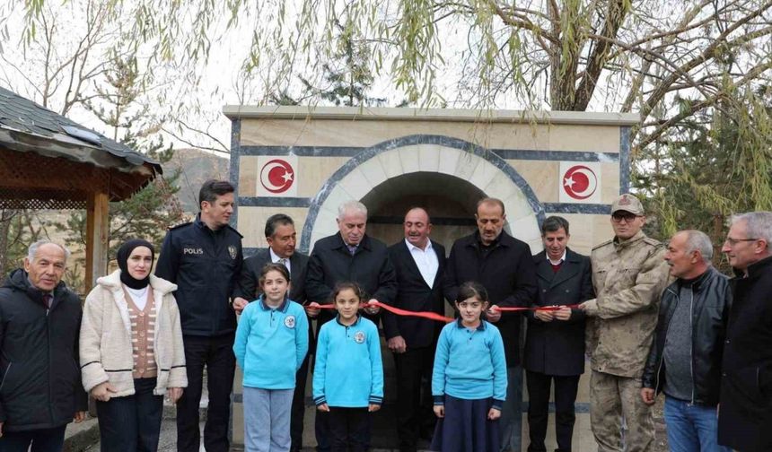 Bayburt’ta şehit Ömer Halis Demir adına yaptırılan çeşmenin ve Taht köyü konağının dualarla açılışı yapıldı