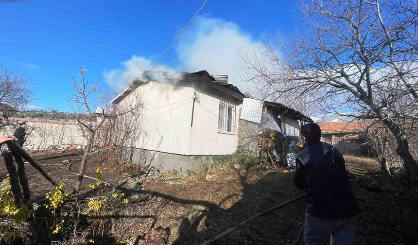 Emet’teki ev yangını korkuttu