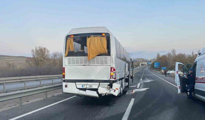 Fabrika servis otobüsü kaza yaptı, 10 işçi yaralandı