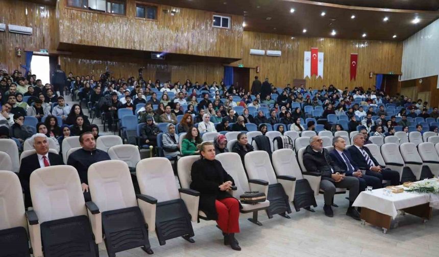 FÜ’de  “Bağımlılık ve Bağımlılıkla Mücadele” paneli düzenlendi