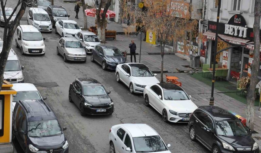 Kars’ta trafiğe kayıtlı araç sayısı 50 bine ulaştı: Park sorunu büyüyor