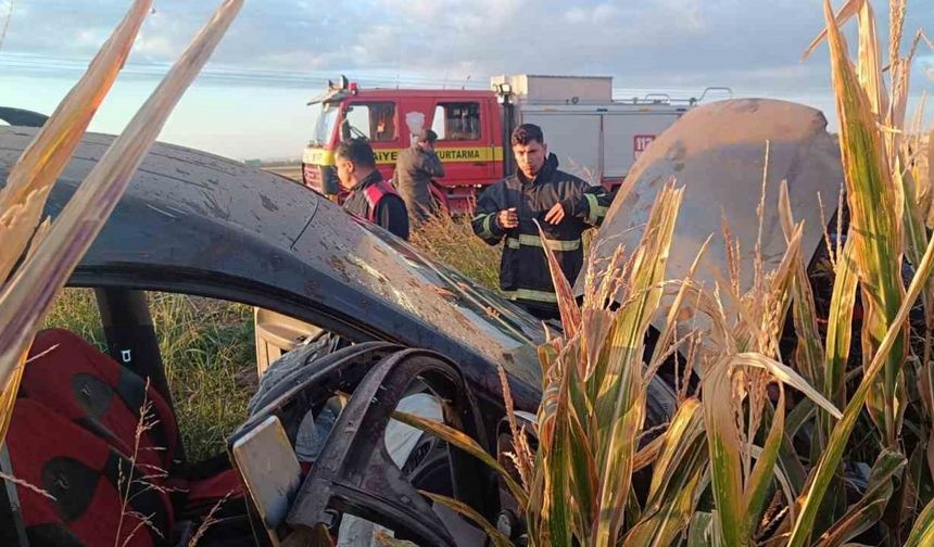 Kontrolden çıkan hafif ticari araç mısır tarlasına yuvarlandı: 5 yaralı