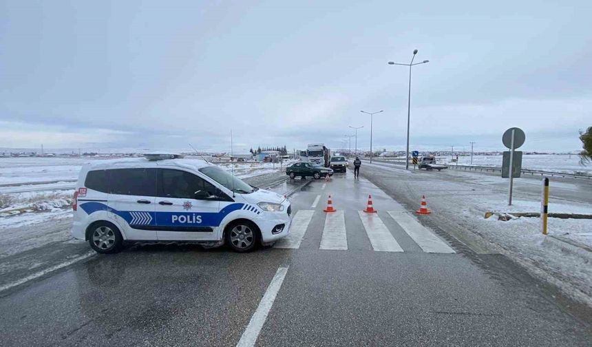 Konya’da kar yağışı ve tipi ulaşımı etkiliyor