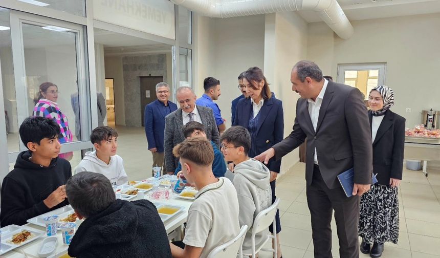 Seydikemer Kaymakamı Büyüker, öğrencilerle buluştu