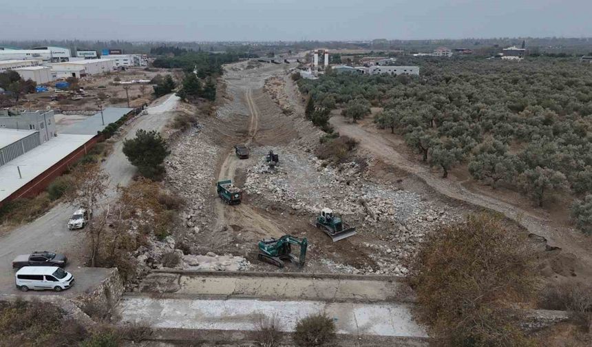 Zeytinli Çayı’nda ıslah çalışması yapılıyor