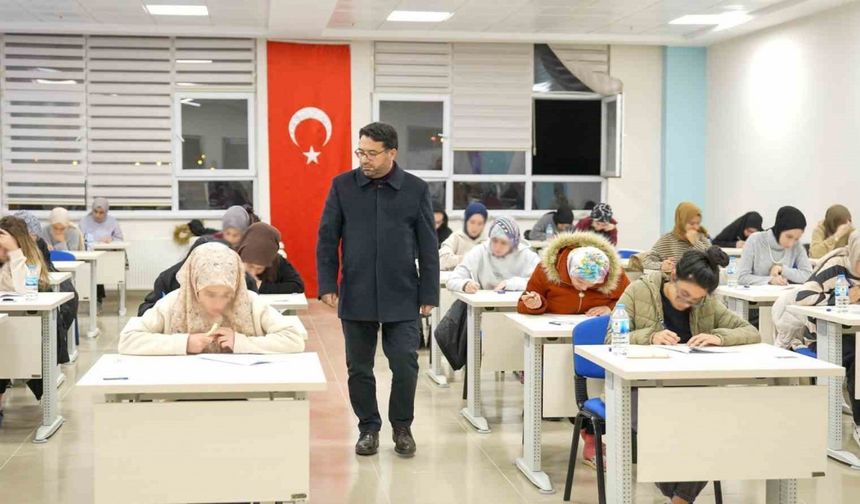 "Umre Ödüllü Gençlik Bilgi Yarışması" düzenlendi