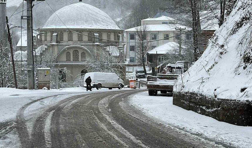 Sakarya’nın yüksek kesimleri beyaza büründü