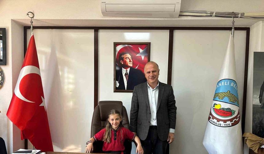 Balaban İlkokulu Öğrencisi Aysima Uğurlu, başkanlık koltuğuna oturdu