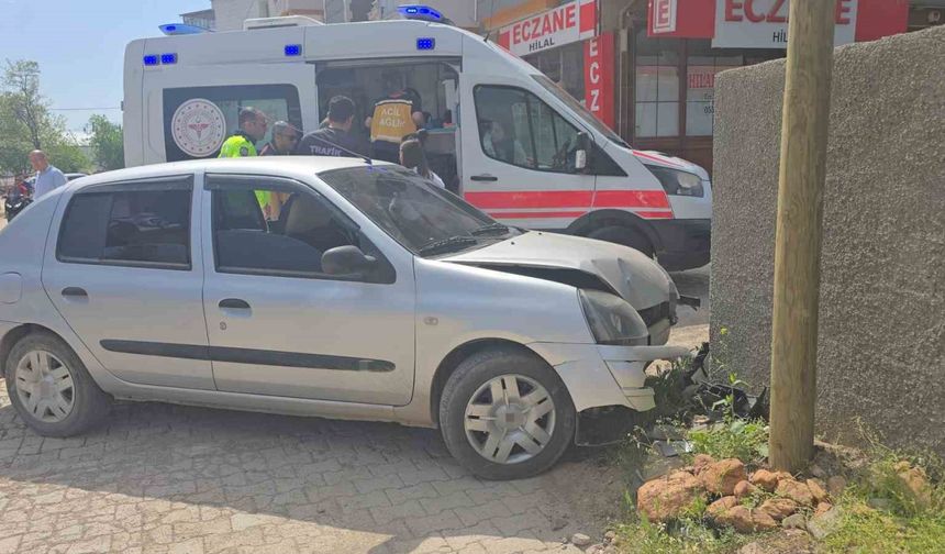 Gaziantep’te virajı alamayan otomobil duvara çarptı: 5 yaralı