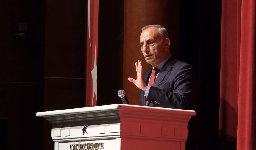 Küçükçekmece Belediye Başkanı program sırasında depreme yakalandı
