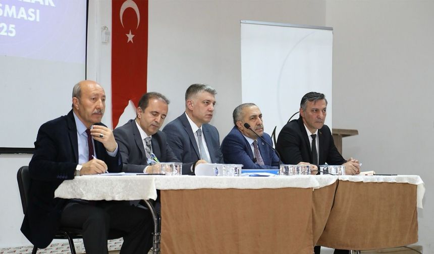 Van Büyükşehir Belediyesinin muhtarlar toplantısı devam ediyor
