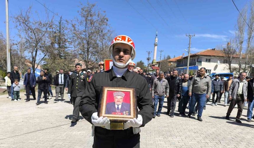 Vefat eden Kıbrıs gazisi askeri törenle son yolculuğuna uğurlandı