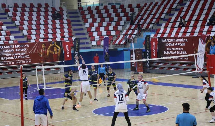 500 sporcunun mücadele ettiği dev turnuvada kupa sahibini buldu