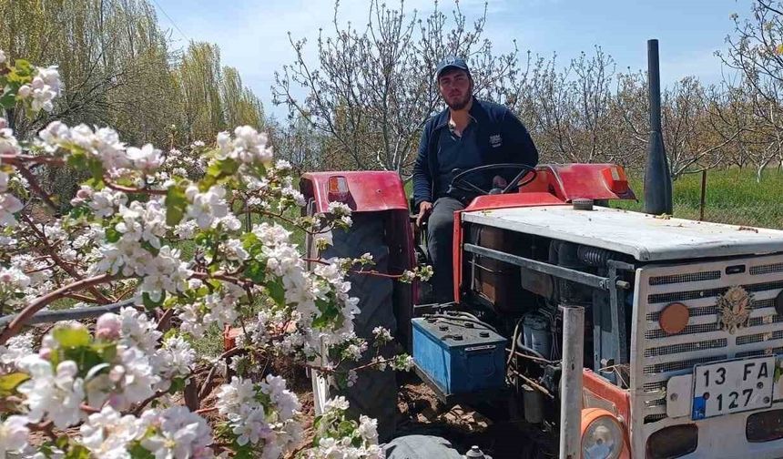 Adilcevaz’da bahçe çapalama dönemi