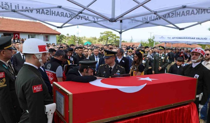 Afyonkarahisar kahramanını uğurladı