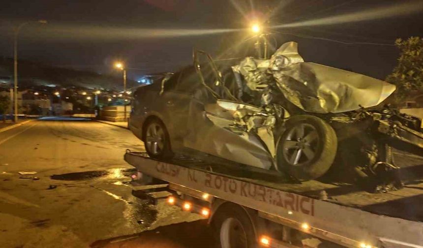 Alkollü sürücünün kullandığı araç kaza yaptı: 3’ü ağır 4 kişinin yaralandığı anlar kamerada