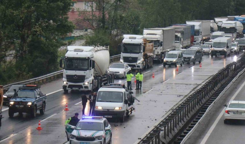 Anadolu Otoyolu Sakarya geçişinde 4 saatte 7 ayrı kaza meydana geldi