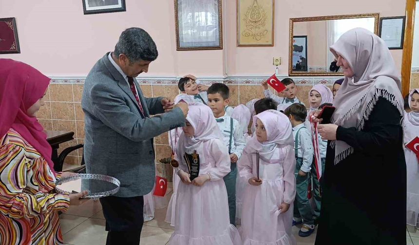 Anamur’da Kur’an ile tanışan minikler için program düzenlendi
