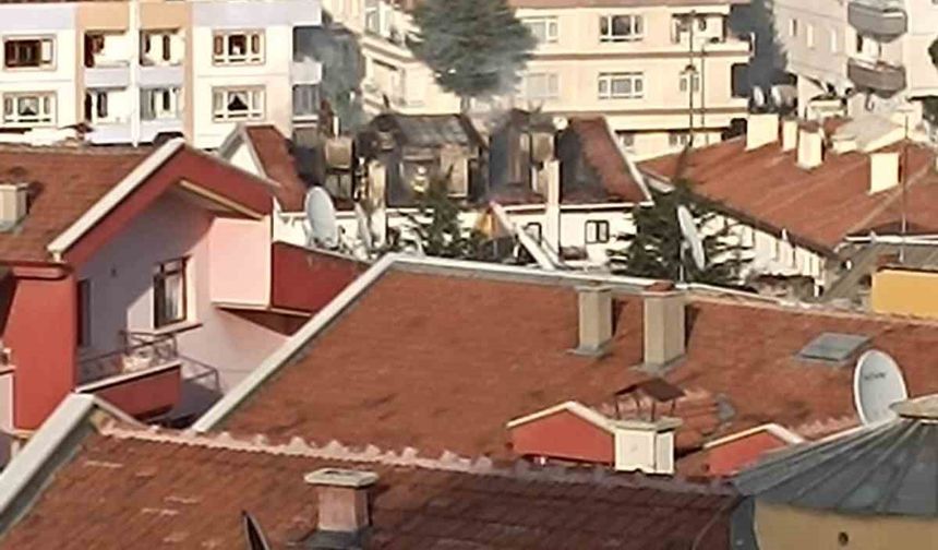 Ankara’da çatı yangını