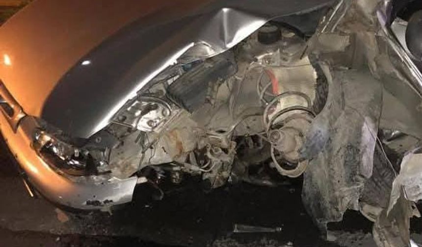 Ankara’da kontrolden çıkan araç elektrik direğine çarptı: 1 yaralı