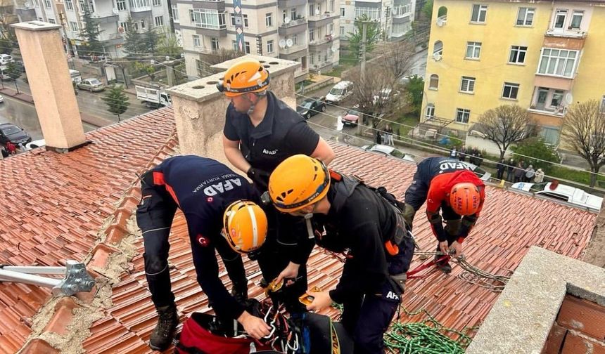 Apartman boşluğuna düşen iki çocuk AFAD ekipleri tarafından kurtarıldı