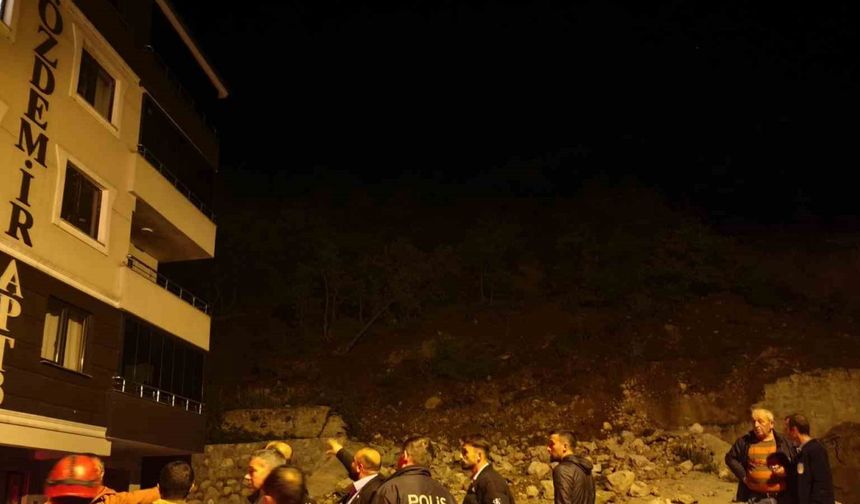 Ardanuç’ta heyelan korkuttu