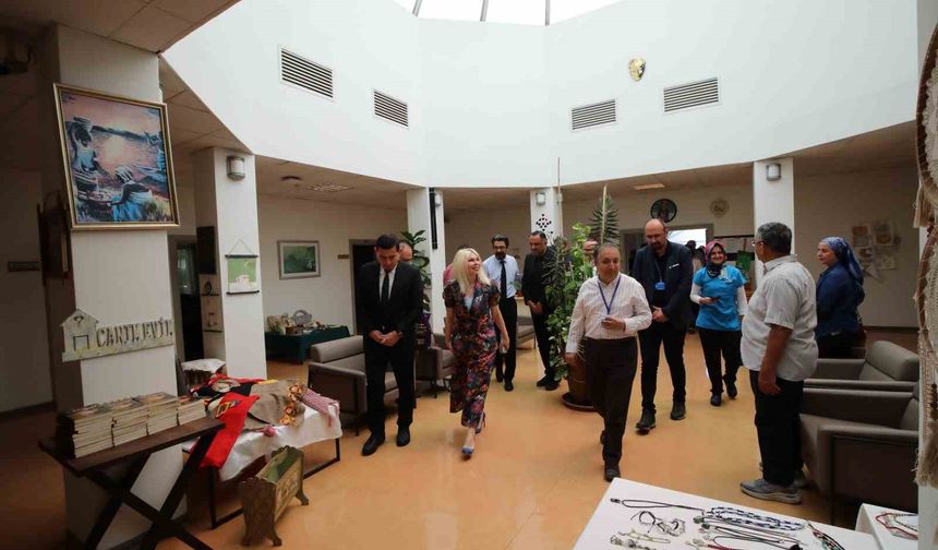 AÜ’de hastalara uygulamalı atölyelerde tarım ve sanatla terapi