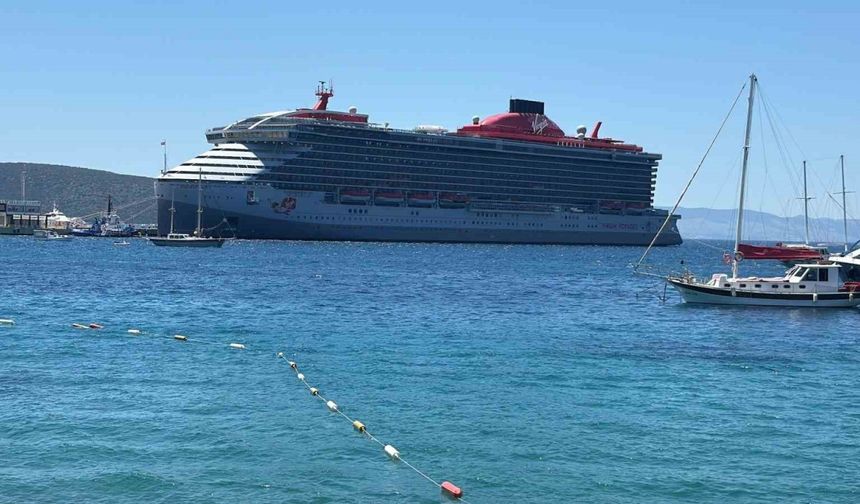 Bahamalar bayraklı kruvaziyer Bodrum’a demir attı