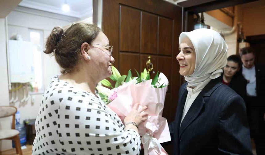 Bakan Göktaş’tan devlet korumasındaki çocukların gönüllü annesi Gürel’e Anneler Günü ziyareti