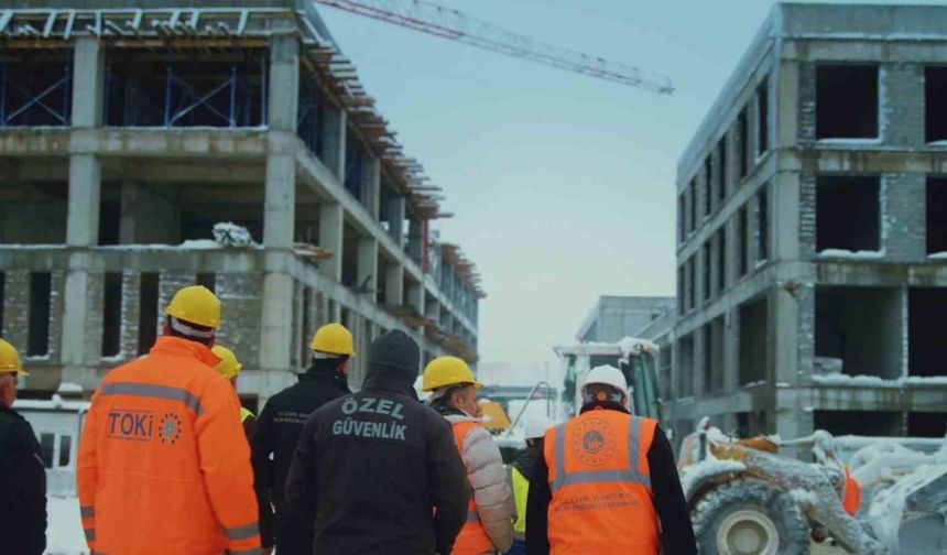 Bakan Kurum, 1 Mayıs Emek ve Dayanışma Gününü Deprem bölgesi klibiyle kutladı