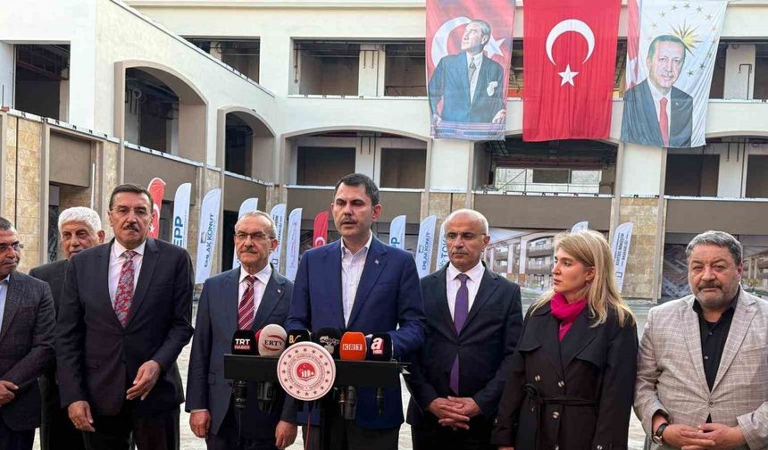 Bakan Kurum, Malatya’da Bakırcılar Çarşısı şantiyesini ziyaret etti: "Yıl sonuna kadar 453 bin yeni konut ve iş yerini teslim edeceğiz"