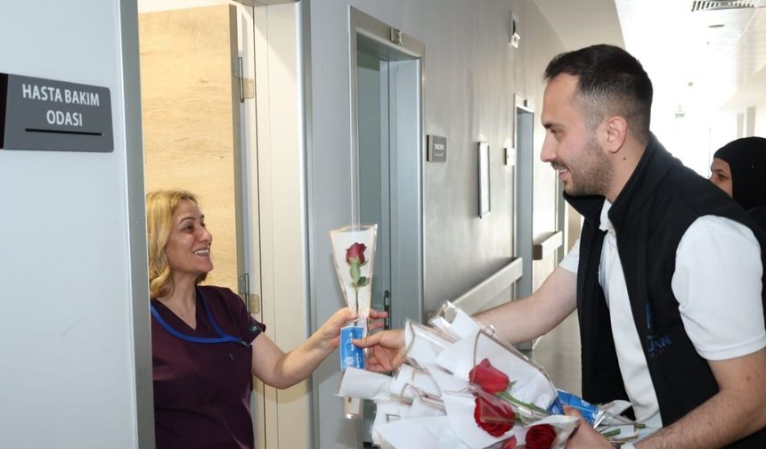Başkan Metin’den hemşirelere anlamlı jest