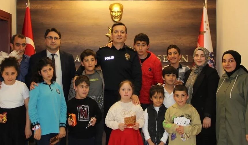 Bayburt İl Emniyet Müdürü Barış Erkol makam koltuğunu özel çocuklara devretti